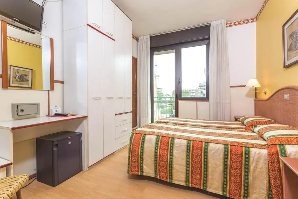 DOUBLE WITH BALCONY Room, Harrys, Venice
