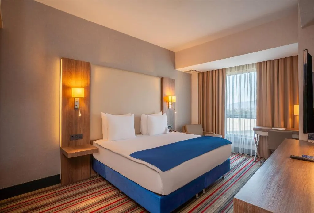 SUITE KING SIZE BED Room, Ramada Plaza by Wyndham Izmir, Izmir