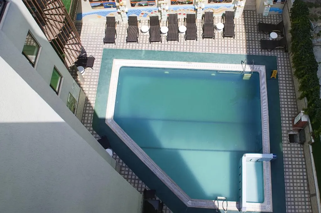 Pool, Saturn, Izmir