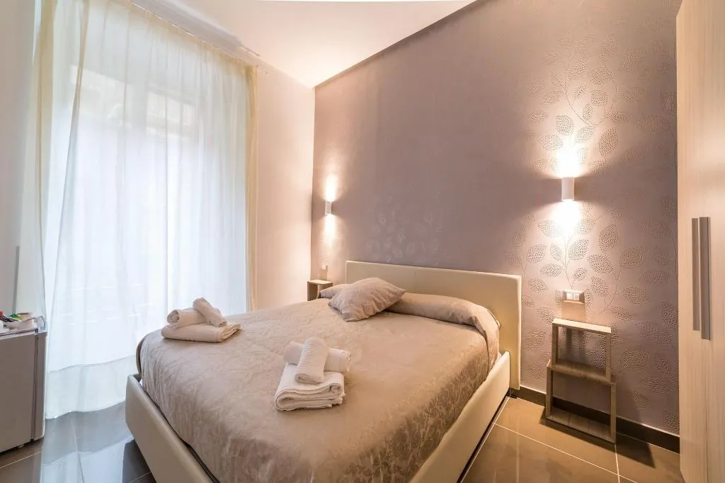 Room, Be Italian Bovio Flats, Naples