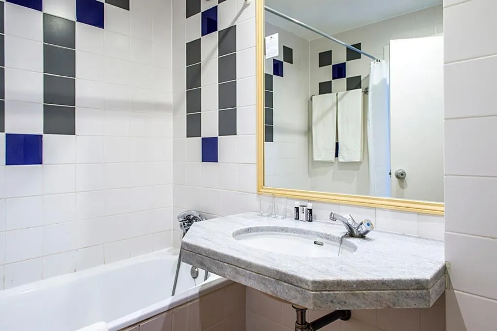 Double or Twin STANDARD Room, Londres Estoril Hotel, Lisbon