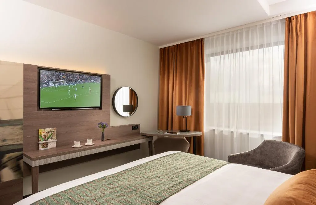 DOUBLE DELUXE Room, Leonardo Royal Hotel Amsterdam, Amsterdam