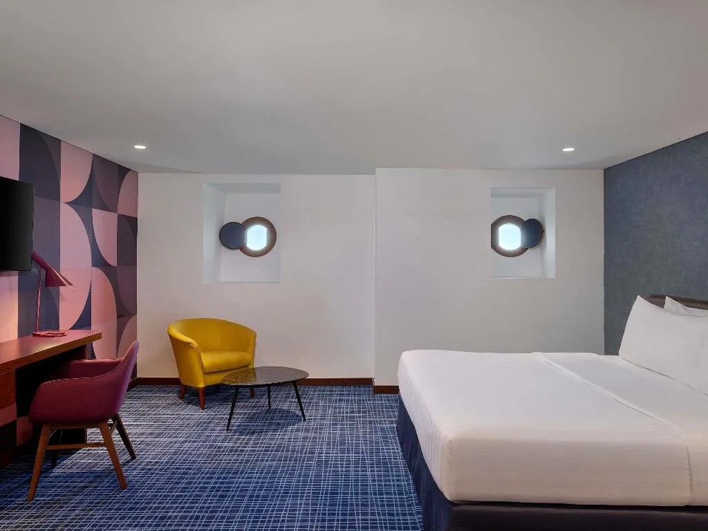 DOUBLE DELUXE Room, Queen Elizabeth 2, Dubai