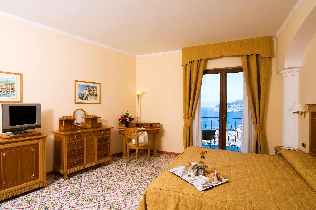 JUNIOR SUITE SEA VIEW Room, President, Naples