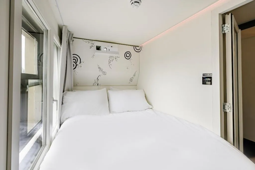 Room, Mr. Monkey Amsterdam, Amsterdam