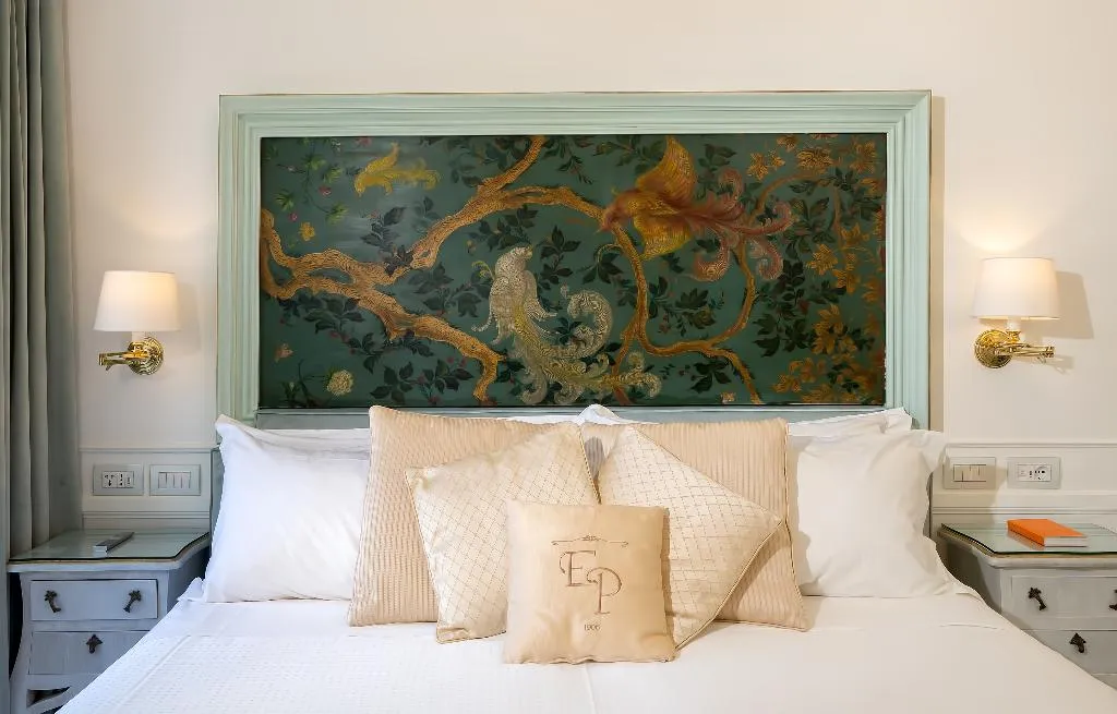Double or Twin CLASSIC GARDEN VIEW Room, Luxury Villa Excelsior Parco, Naples