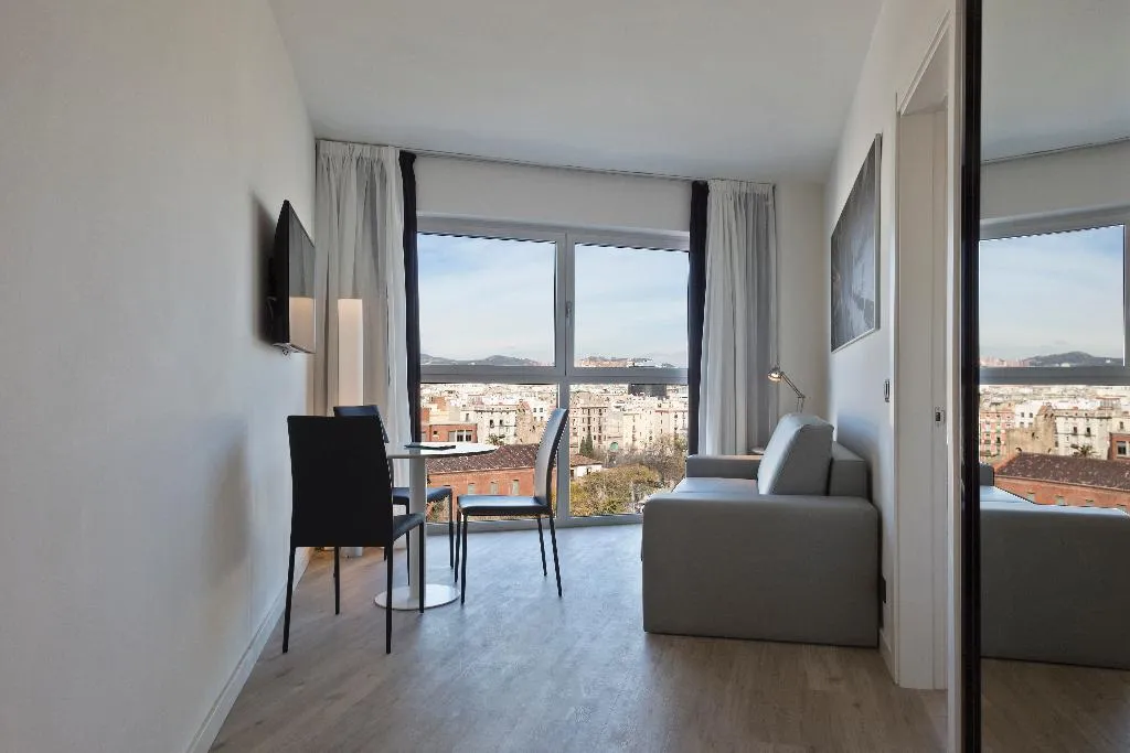 JUNIOR SUITE STANDARD Room, INNSiDE by Meliá Barcelona Apolo, Barcelona