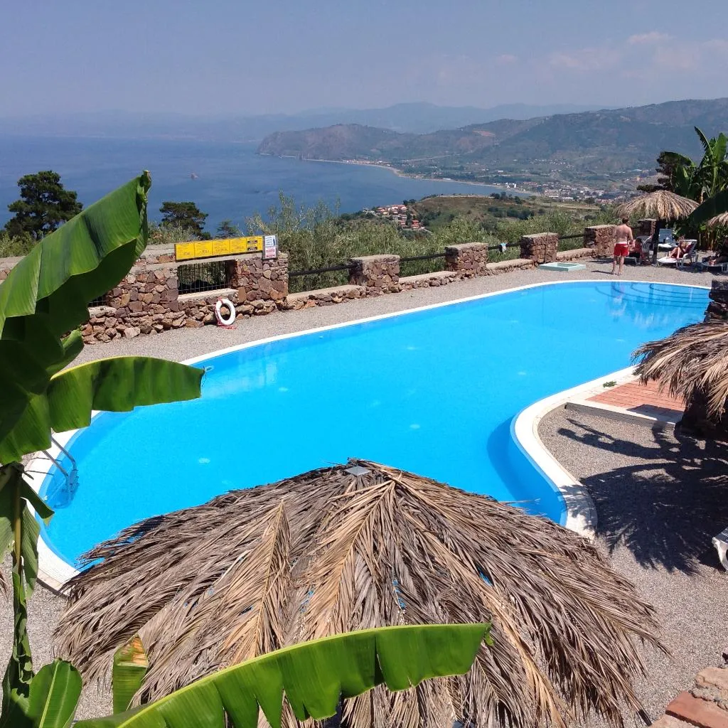 Pool, Santa Margherita, Catania