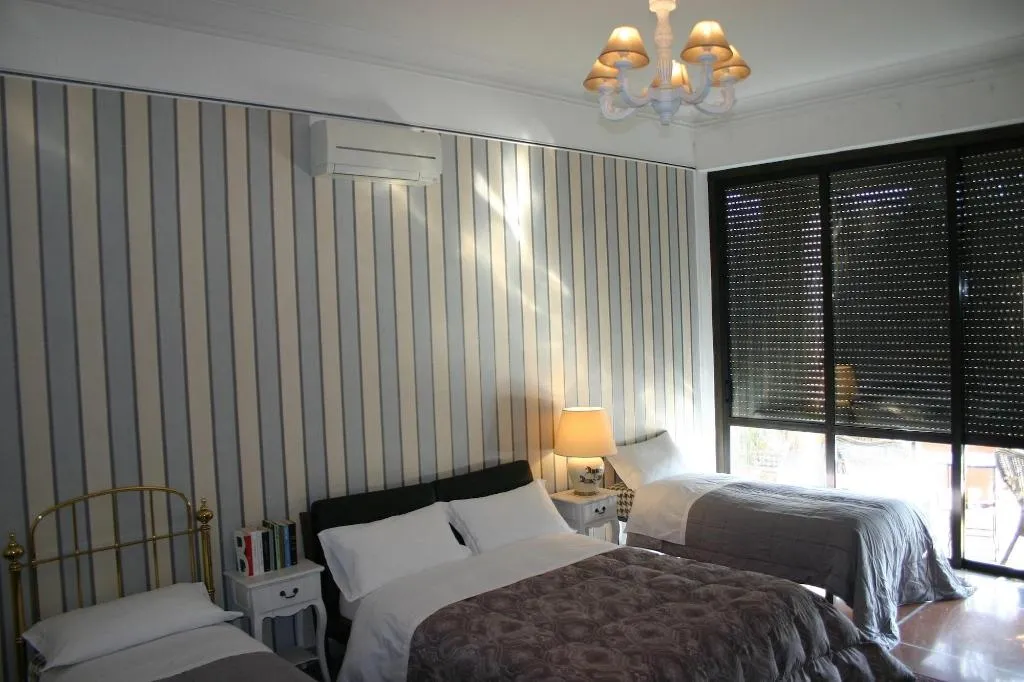 Room, B&B Bonne Nuit Rome, Naples