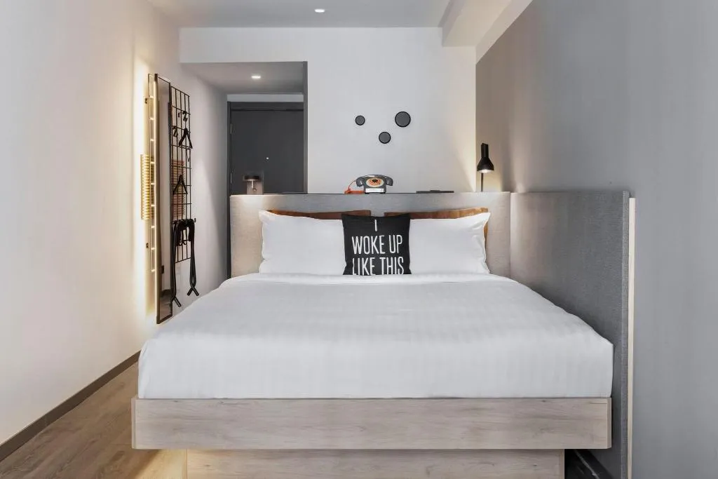 DOUBLE QUEEN SIZE BED Room, Moxy Barcelona, Barcelona