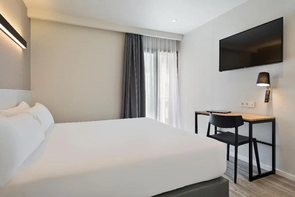 DOUBLE SUPERIOR Room, Acta bcn 40, Barcelona