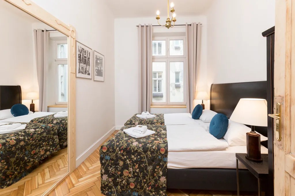 APARTMENT CAPACITY 6 TWO BEDROOMS Room, Antique Apartments Plac Szczepanski, Krakow