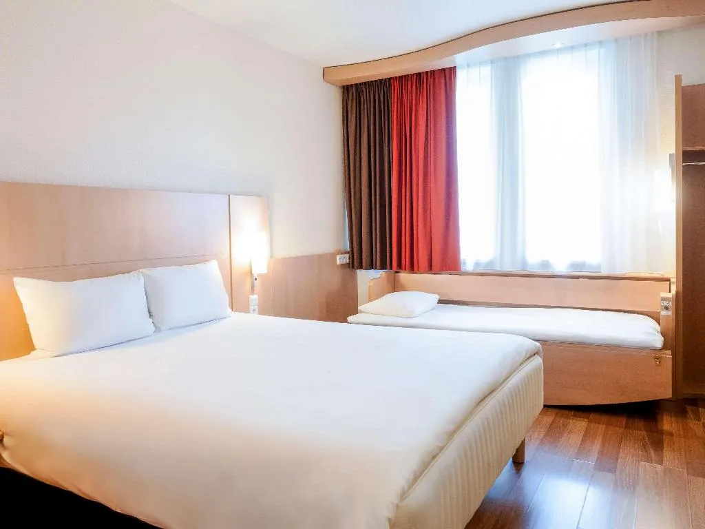 FAMILY ROOM WITH DOUBLE BED Room, ibis Krakow Stare Miasto, Krakow