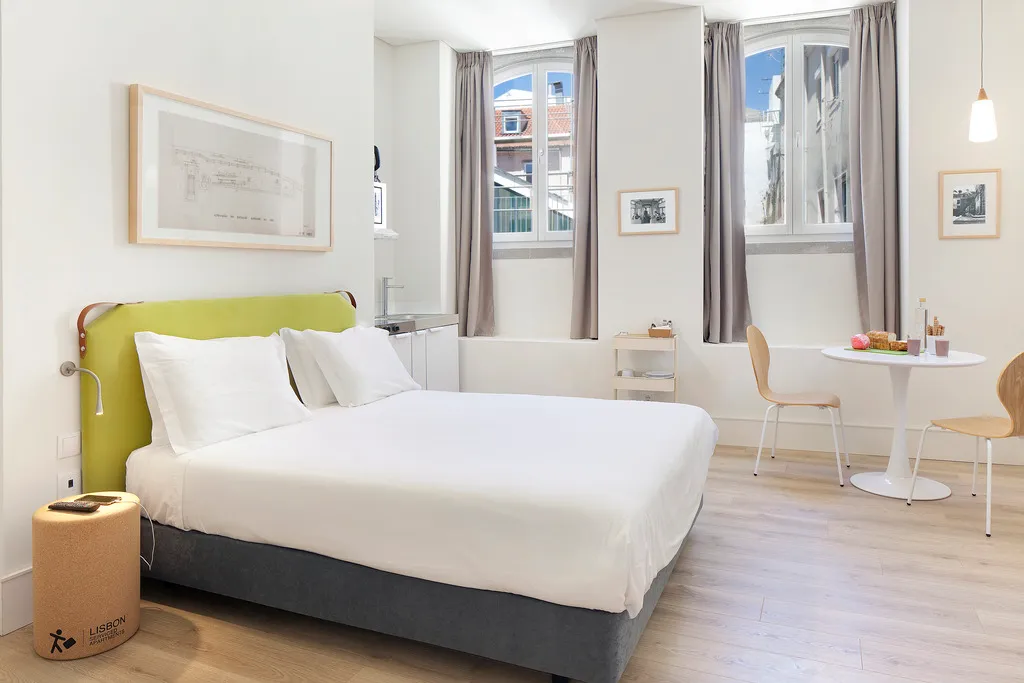 STUDIO SUPERIOR Room, Lisbon Serviced Apartments - Ascensor da Bica, Lisbon