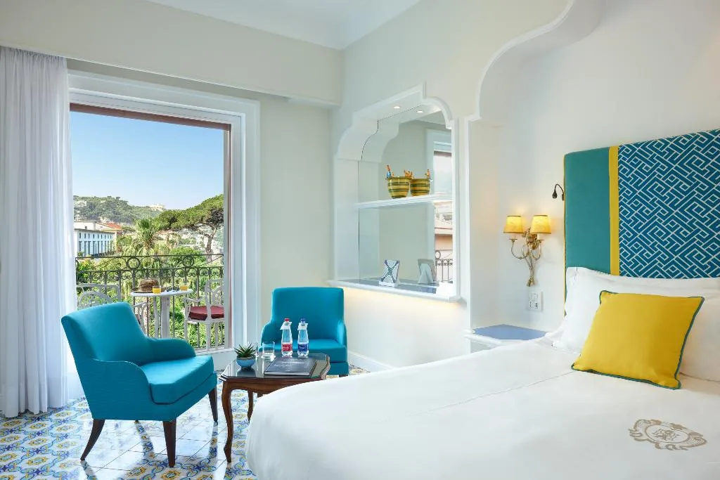 Double or Twin DELUXE SEA VIEW WITH BALCONY Room, Grand Hotel Ambasciatori, Naples