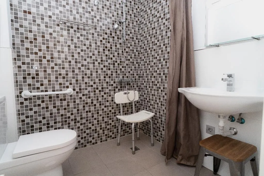 APARTMENT THREE BEDROOMS Room, azz Apartamentos Torre de la Plata, Seville
