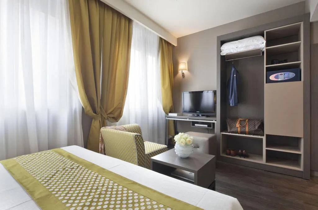 TWIN DELUXE Room, Hotel Mozart, Milan
