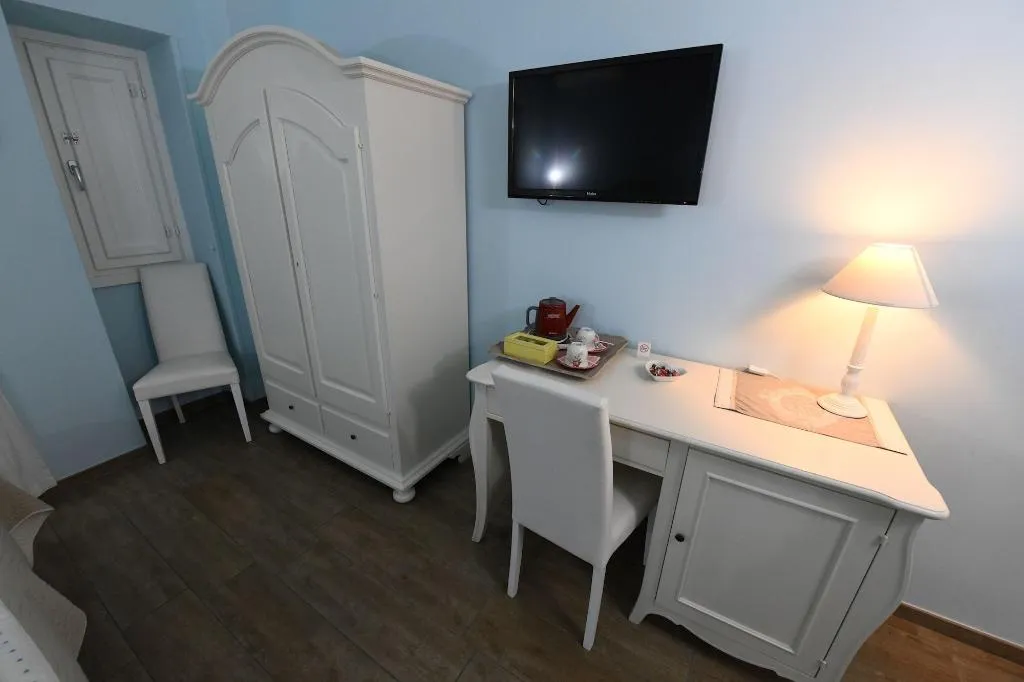 Room, Buonanotte Roma 2, Naples