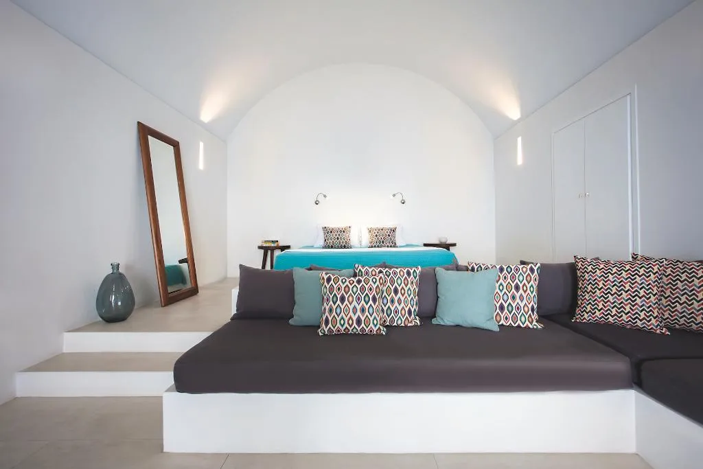 SUITE WITH PRIVATE POOL Room, Remezzo Villas, Santorini