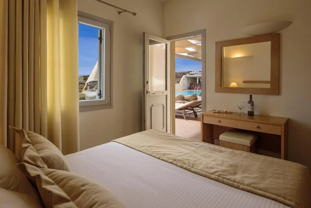 SUITE WITH JACUZZI Room, Aliter Suites, Santorini