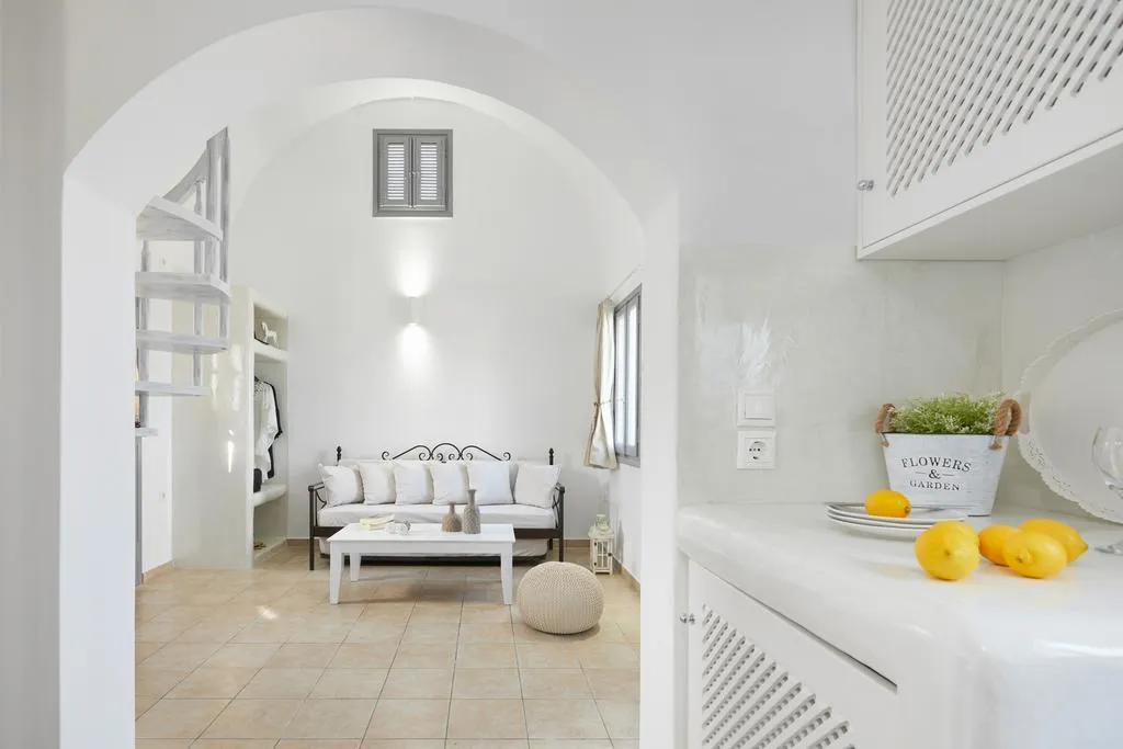 Double or Twin SUPERIOR Room, Golden East, Santorini
