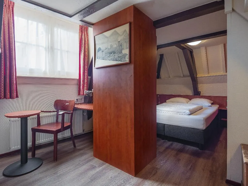 APARTMENT STANDARD Room, A-train, Amsterdam