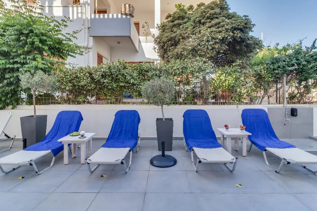 Pool, Alexis, Crete
