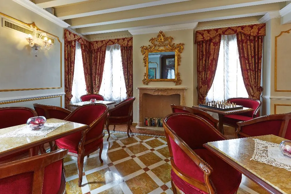Lobby, Canal Grande, Venice