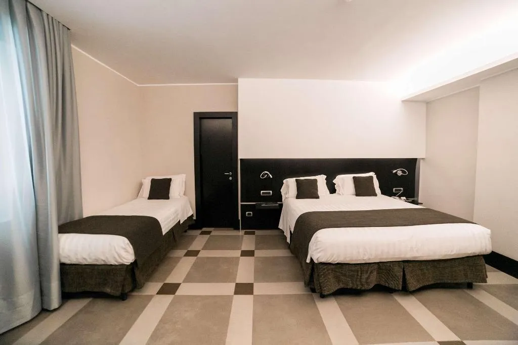 FAMILY ROOM THREE BEDS Room, Best Western Plus Hotel Universo, Rome