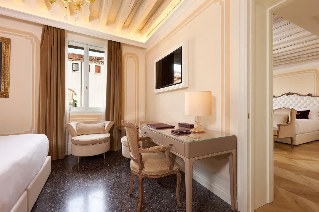 DOUBLE PREMIER WITH VIEWS Room, Palazzo Giovanelli e Gran Canal, Venice