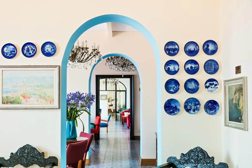 Lobby, Minerva, Naples