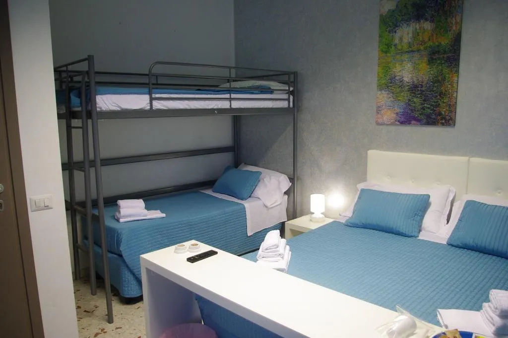 Room, Appia Avenue 639, Naples