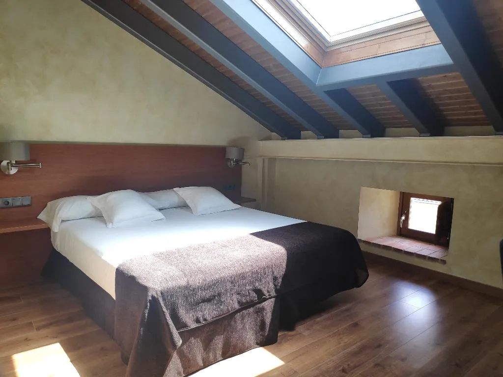 DOUBLE DELUXE ONE BED Room, Las Leyendas, Madrid