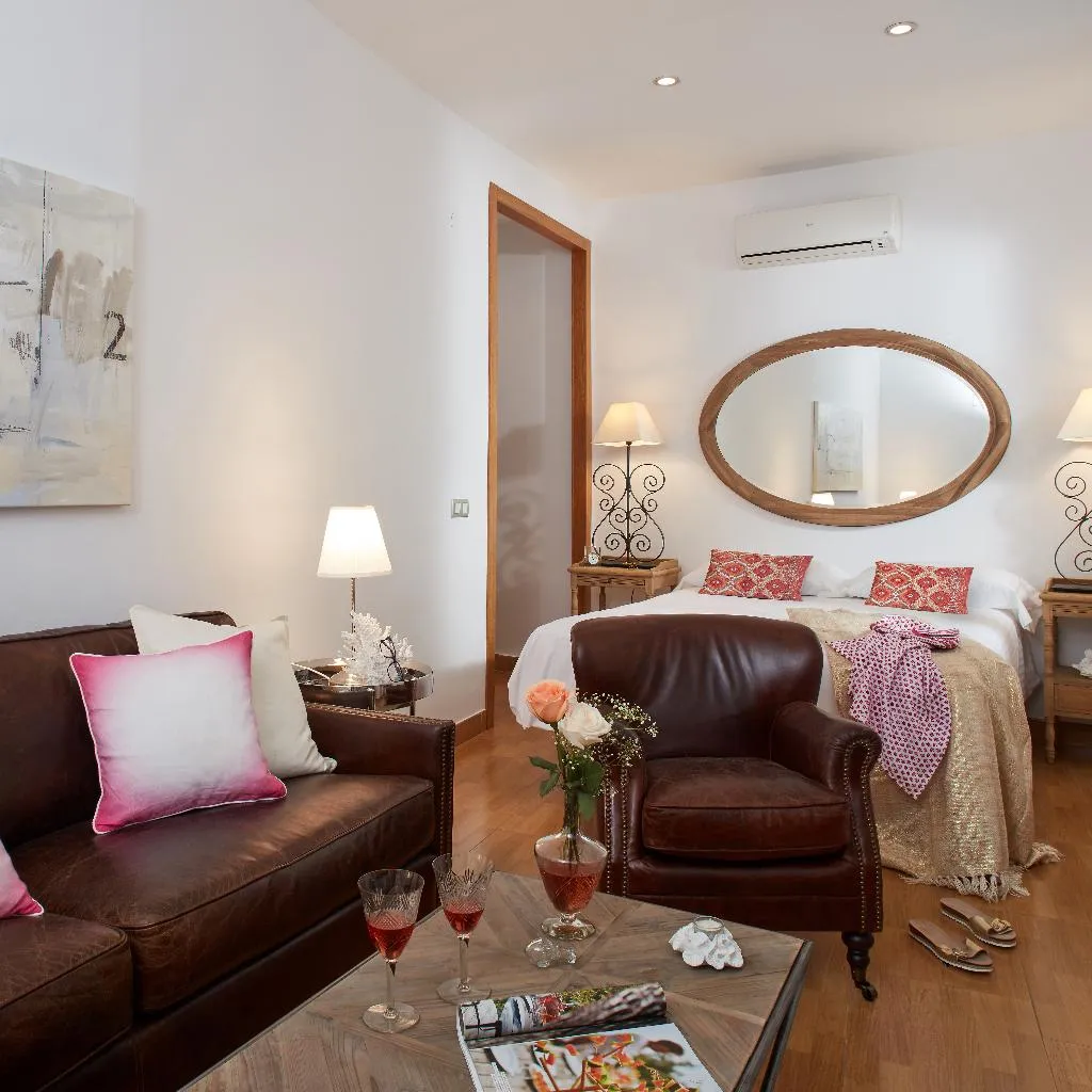 APARTMENT DELUXE TWO BEDROOM Room, Lodgingmalaga Plaza de la Constitucion, Costa Del Sol