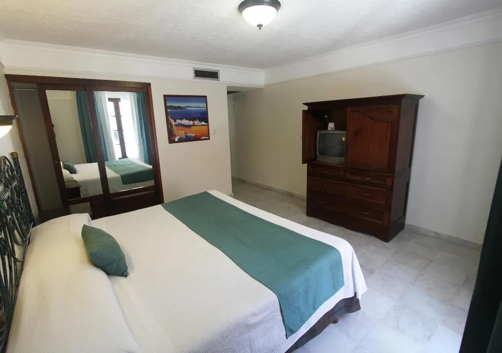 JUNIOR SUITE STANDARD Room, Hotel Francis Drake, Cancun Area