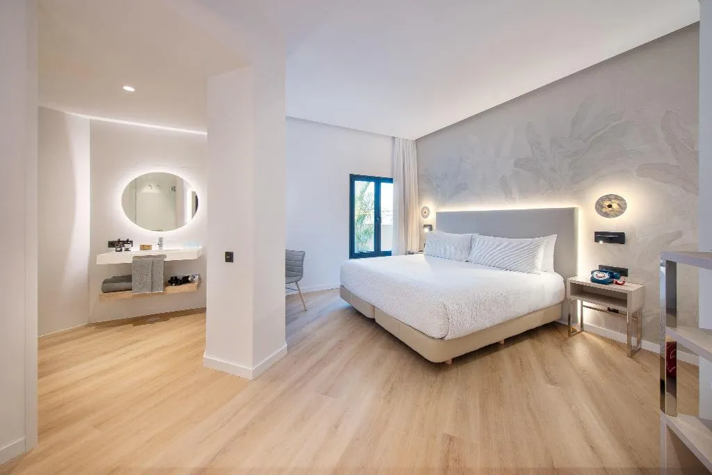 DOUBLE QUEEN SIZE BED Room, Innside By Meliá Tenerife Santa Cruz, Tenerife