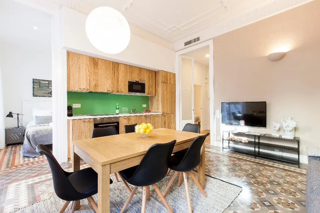 APARTMENT TWO BEDROOMS TWO BATHROOMS Room, Aspasios Urquinaona Design, Barcelona