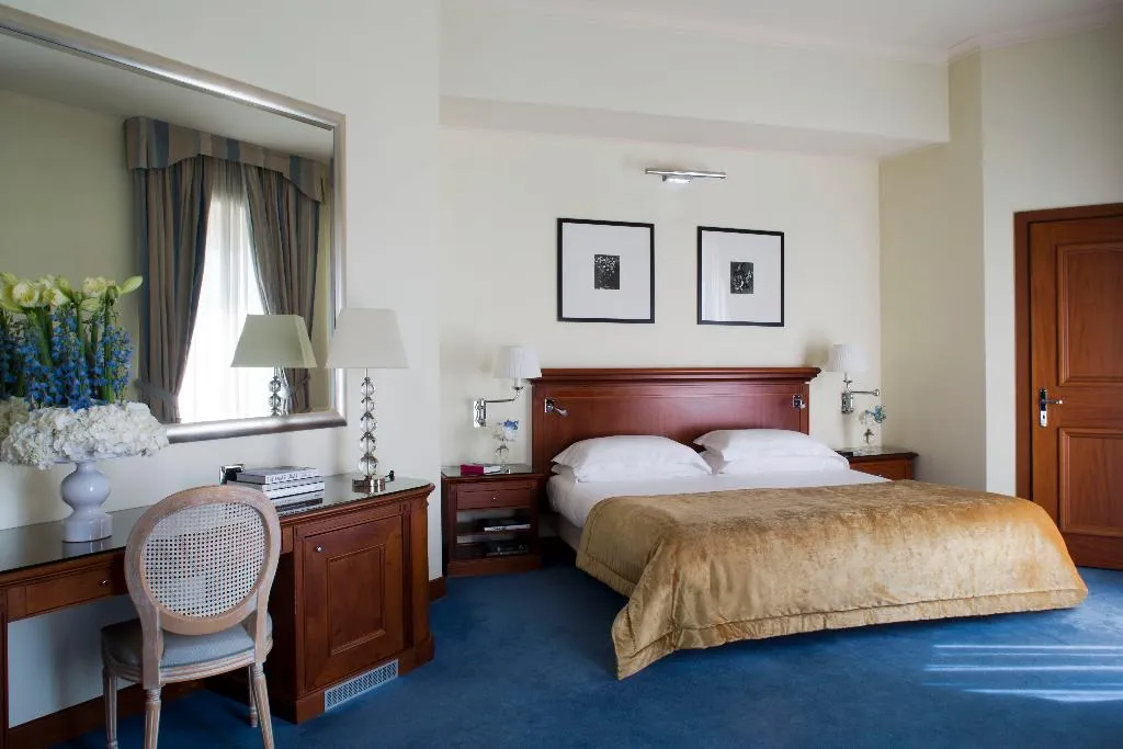 JUNIOR SUITE STANDARD Room, Starhotels Terminus, Naples