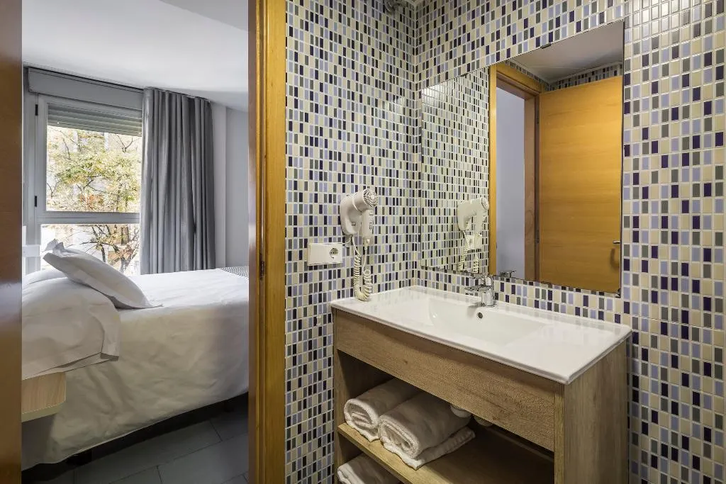 APARTMENT CAPACITY 3 ONE BEDROOM Room, Mon Suites Carmen, Valencia