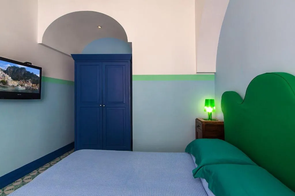 Room, Casa Astarita, Naples