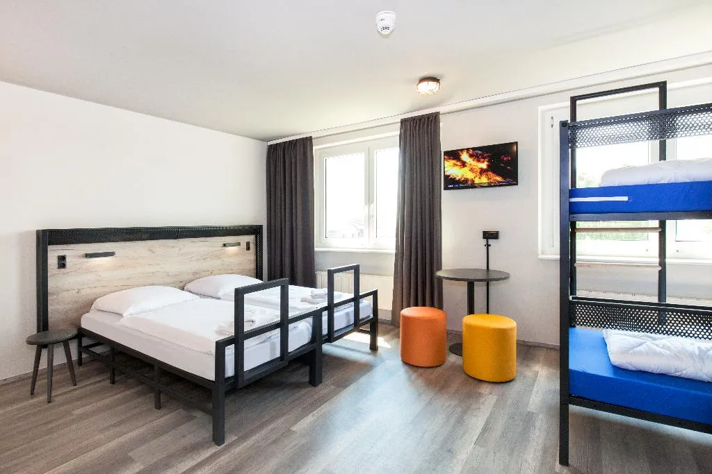 TRIPLE STANDARD Room, a&o Berlin Mitte, Berlin