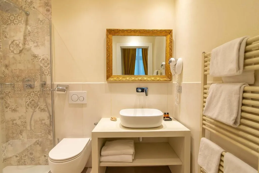 DOUBLE CLASSIC Room, Porta Faenza, Florence