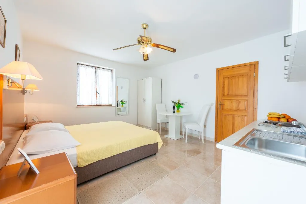STUDIO SIDE SEA VIEW WITH BALCONY Room, Apartments Matusko, Dubrovnik