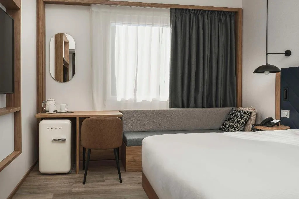 DOUBLE KING SIZE BED Room, Hilton Garden Inn Padova City Centre, Venice