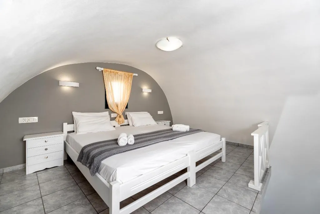 Double or Twin ECONOMY Room, Villa Anemomilos Perissa, Santorini