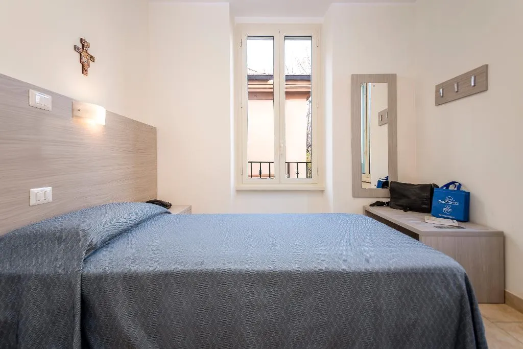 Double or Twin BASIC Room, Casa San Giuseppe (Roma San Giovanni), Naples