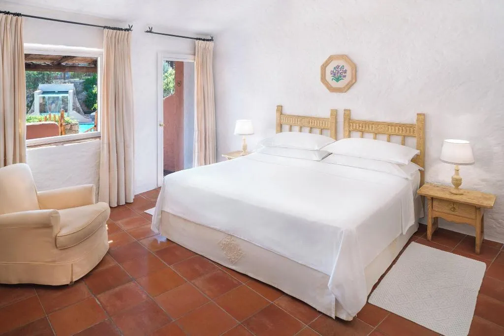 DOUBLE DELUXE POOL VIEW Room, Cervo, Olbia