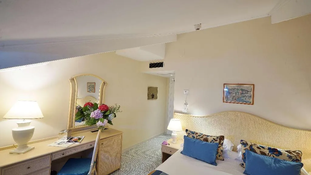 Room, Grand Hotel Aminta, Naples