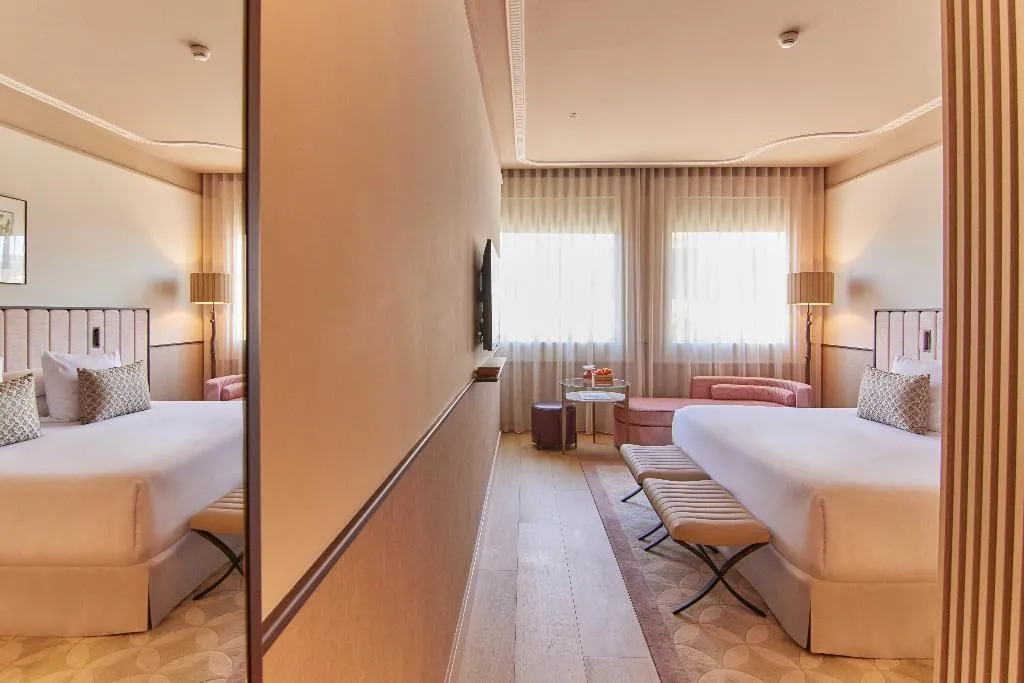 DOUBLE SINGLE USE DELUXE Room, Grand Hotel Central, Barcelona