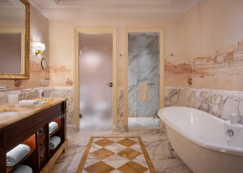 SUITE EXECUTIVE KING BED Room, Four Seasons Hotel Firenze, Florence